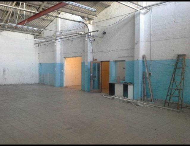 250M² FACTORY RENTED IN LANSDOWNE